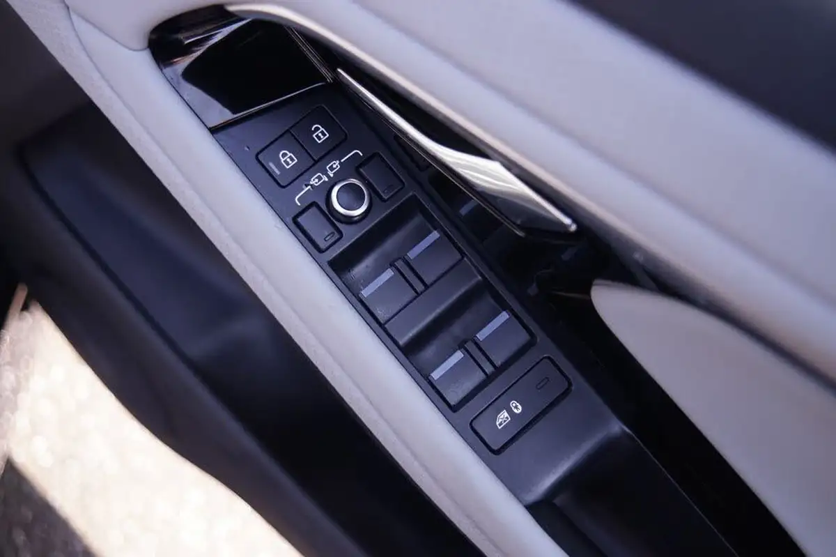 2021-land-rover-range-rover-evoque-20-p200-s-big-26
