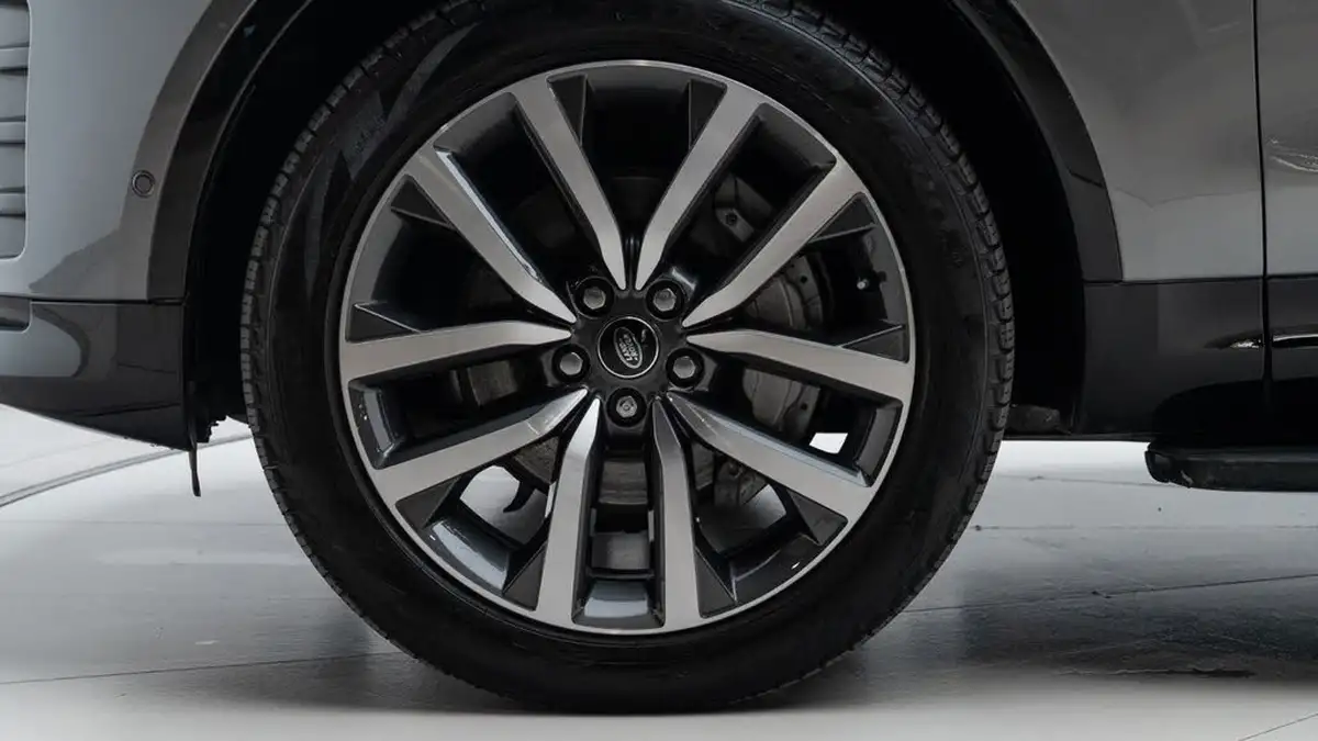 2023-land-rover-discovery-30-d300-dynamic-se-big-32
