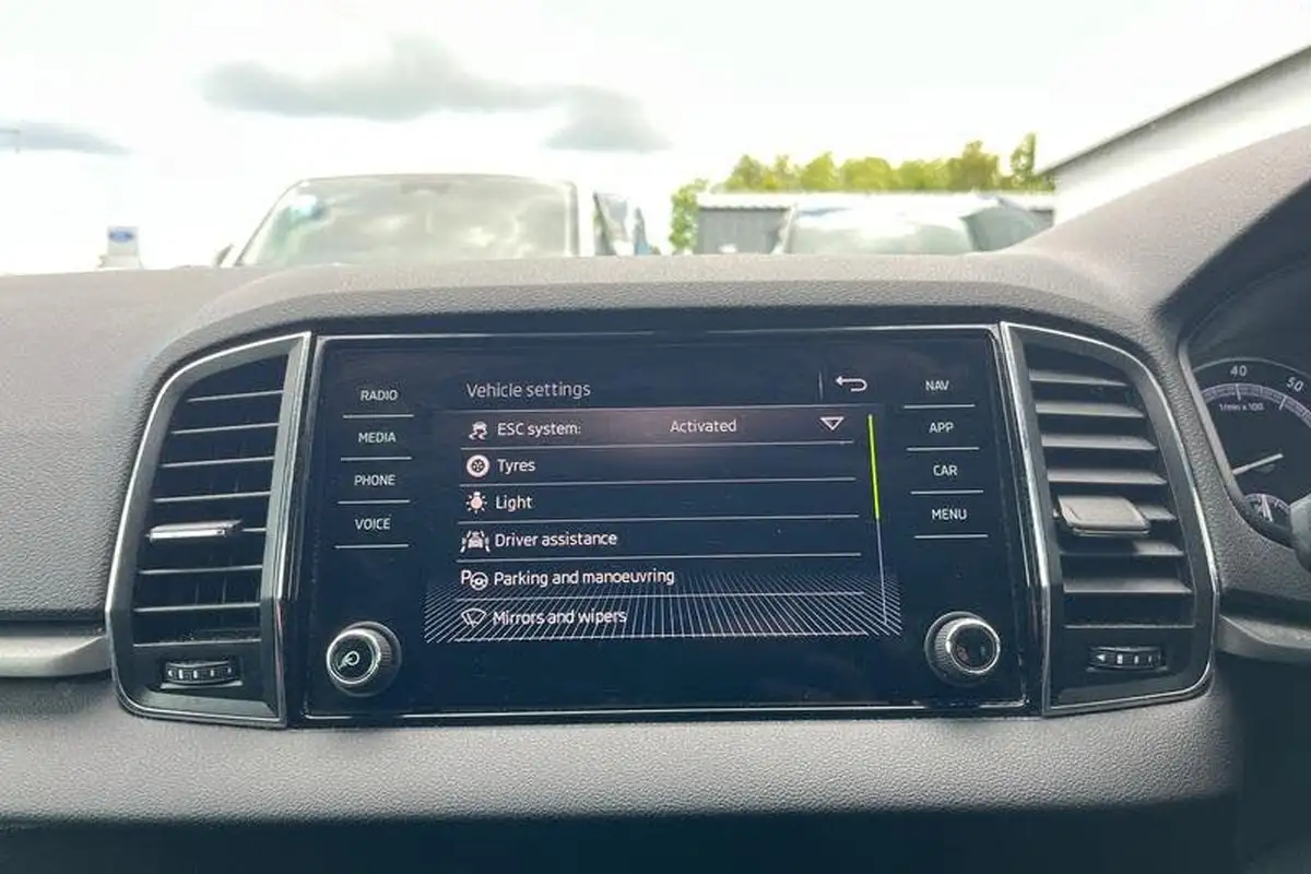 2020-skoda-karoq-15-tsi-se-technology-big-30