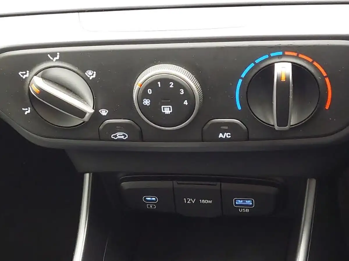 2024-hyundai-i20-10-t-gdi-advance-dct-big-14