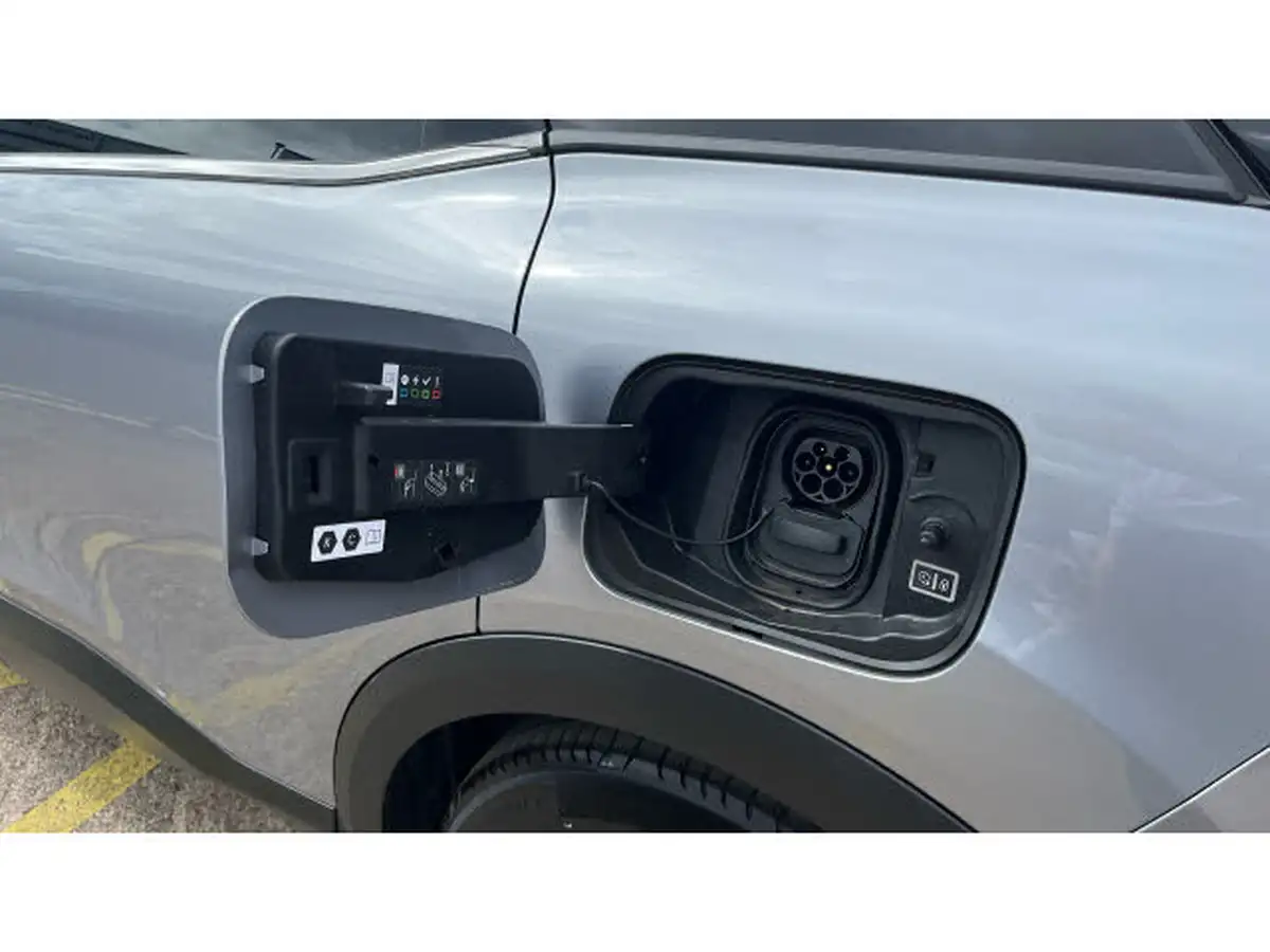 2022-citroen-c4-e-shine-big-38
