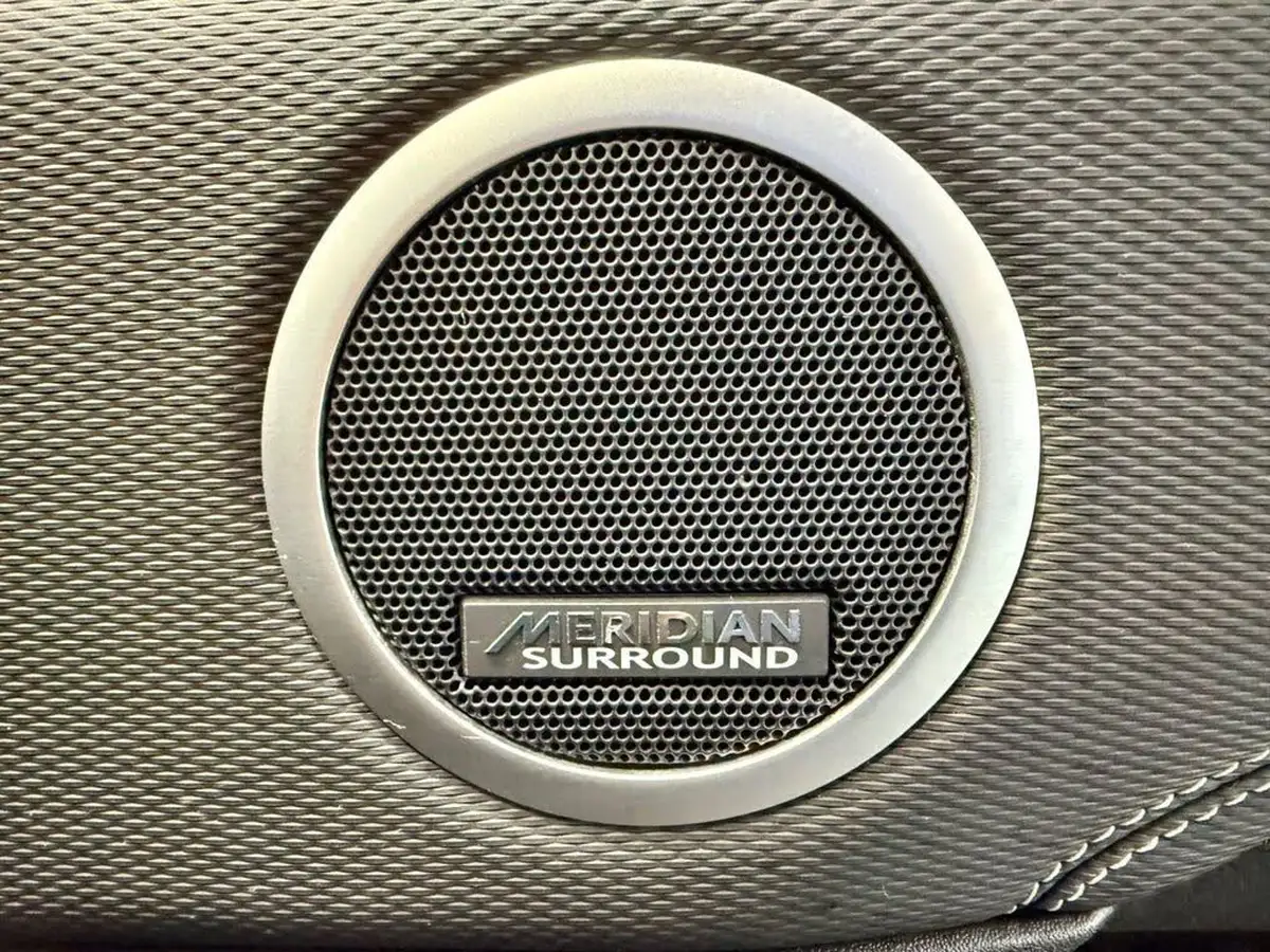 2022-land-rover-discovery-30-d300-metropolitan-edition-big-36