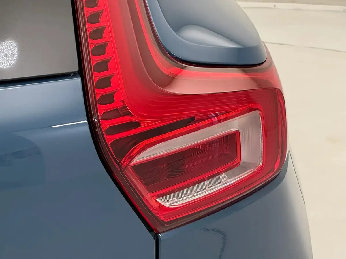 2024-volvo-xc40-20-b3-plus-big-39