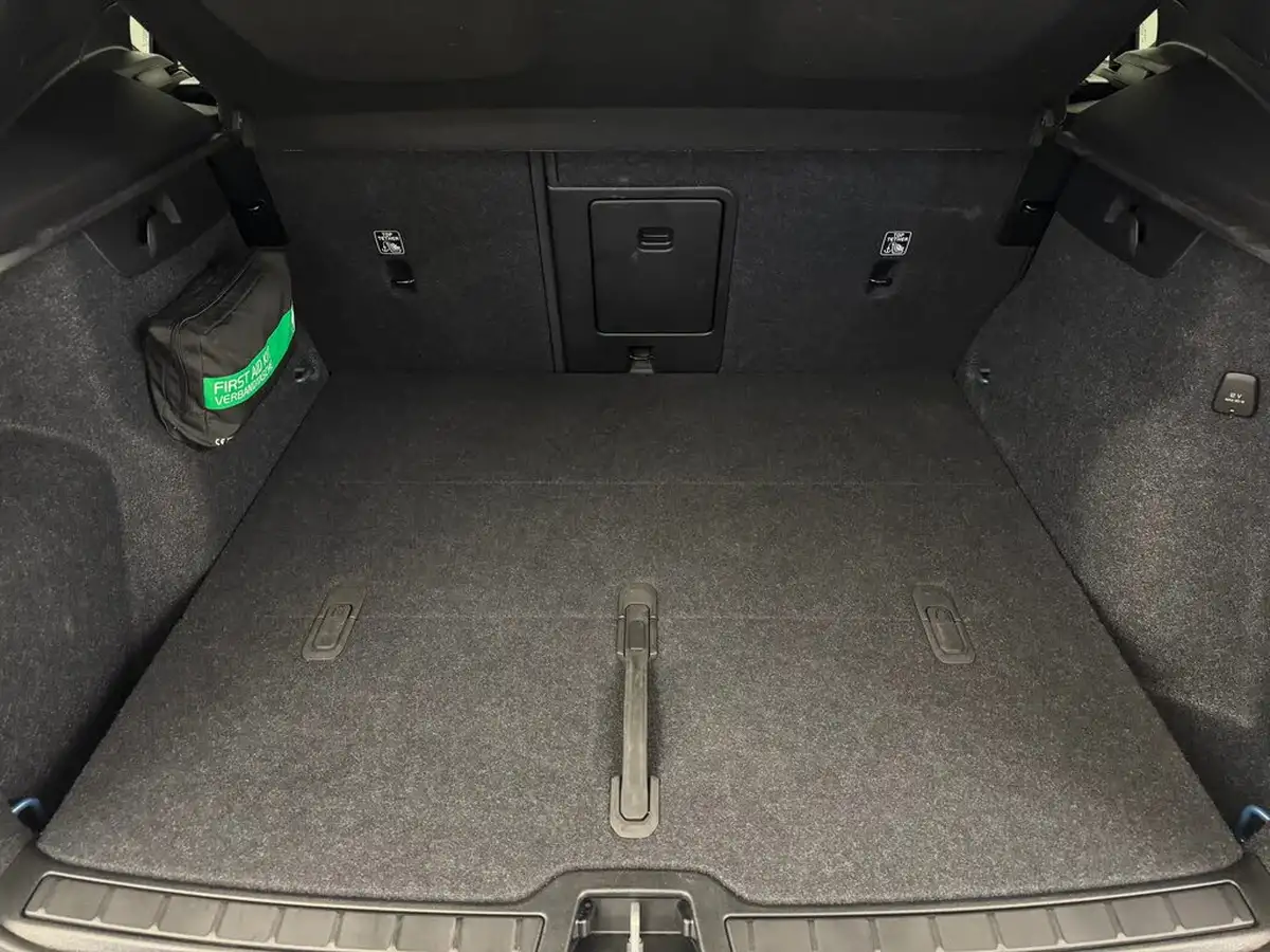 2024-volvo-xc40-20-b3-plus-big-15