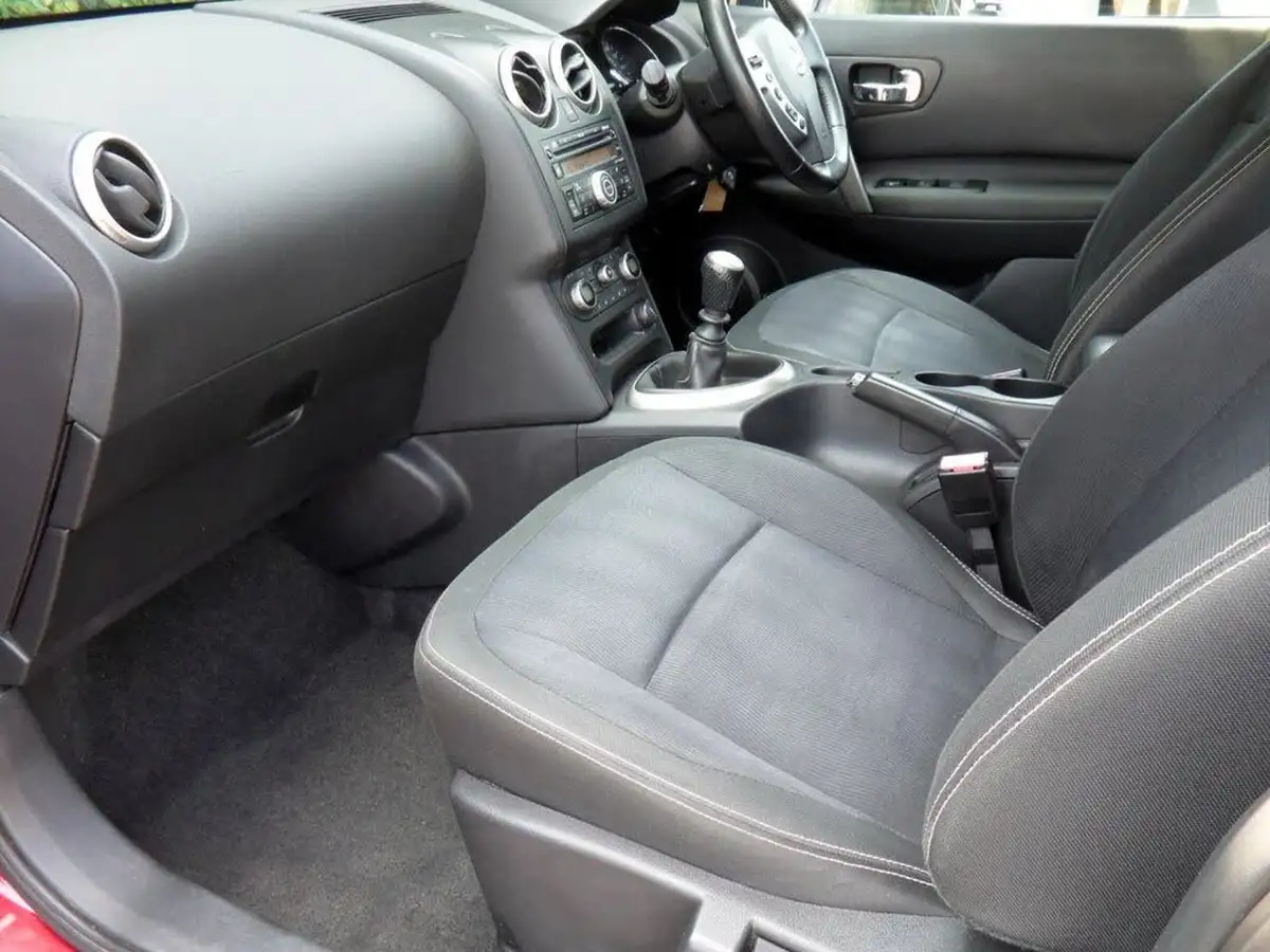 2010-nissan-qashqai-15td-acenta-big-69