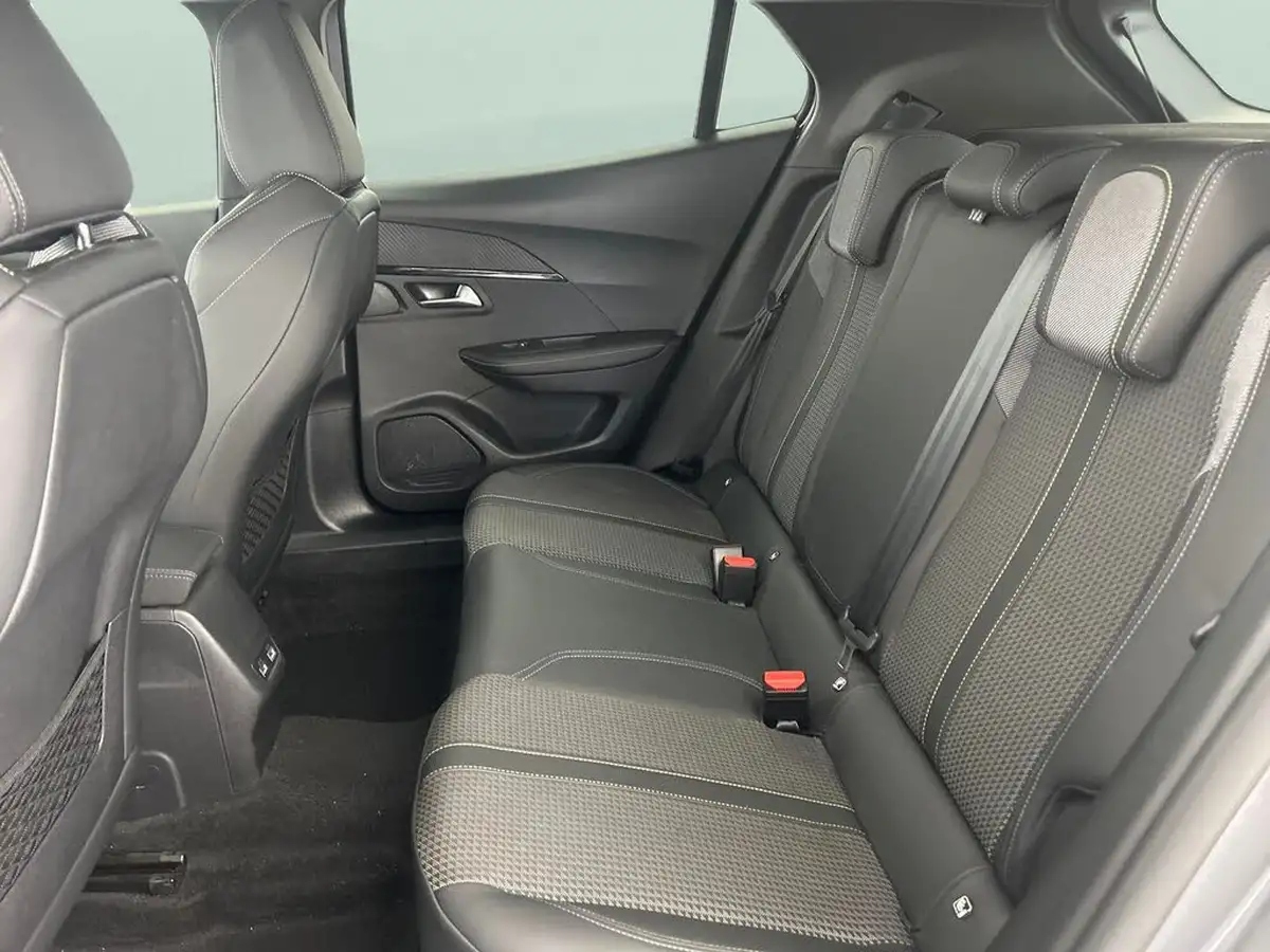 2022-peugeot-2008-suv-12-puretech-gt-big-26