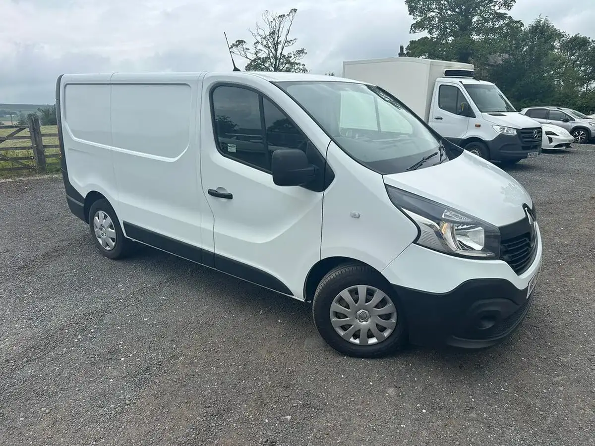 2017-renault-trafic-16dci-sl29-120-business-e6-panel-big-8