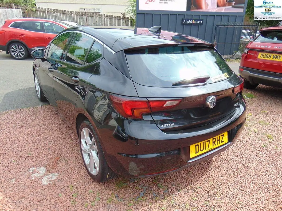 2017-vauxhall-astra-16cdti-sri-nav-136ps-ss-hatchback-big-9