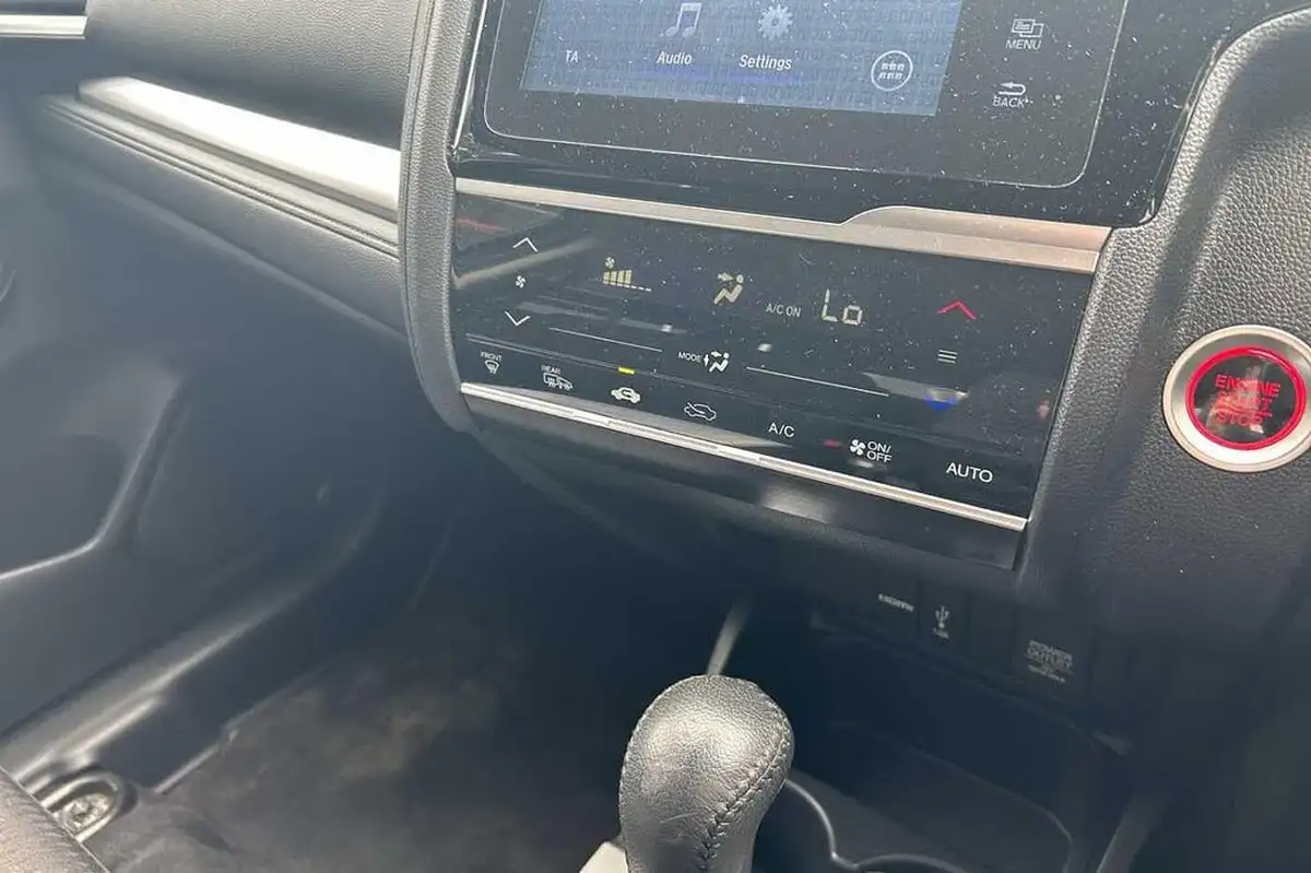 2019-honda-jazz-13-i-vtec-ex-cvt-big-16