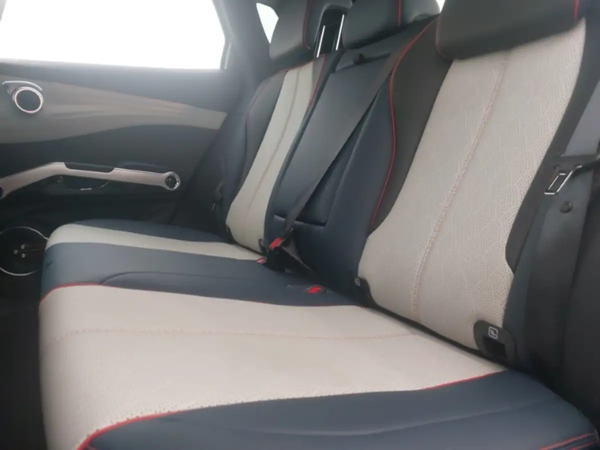 2022-kgm-ssangyong-tivoli-15-ultimate-auto-big-5