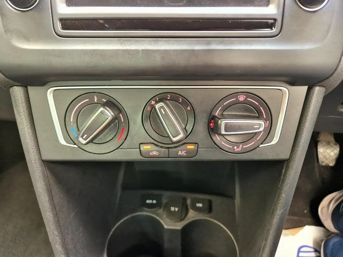 2016-volkswagen-polo-12-tsi-match-3d-big-23