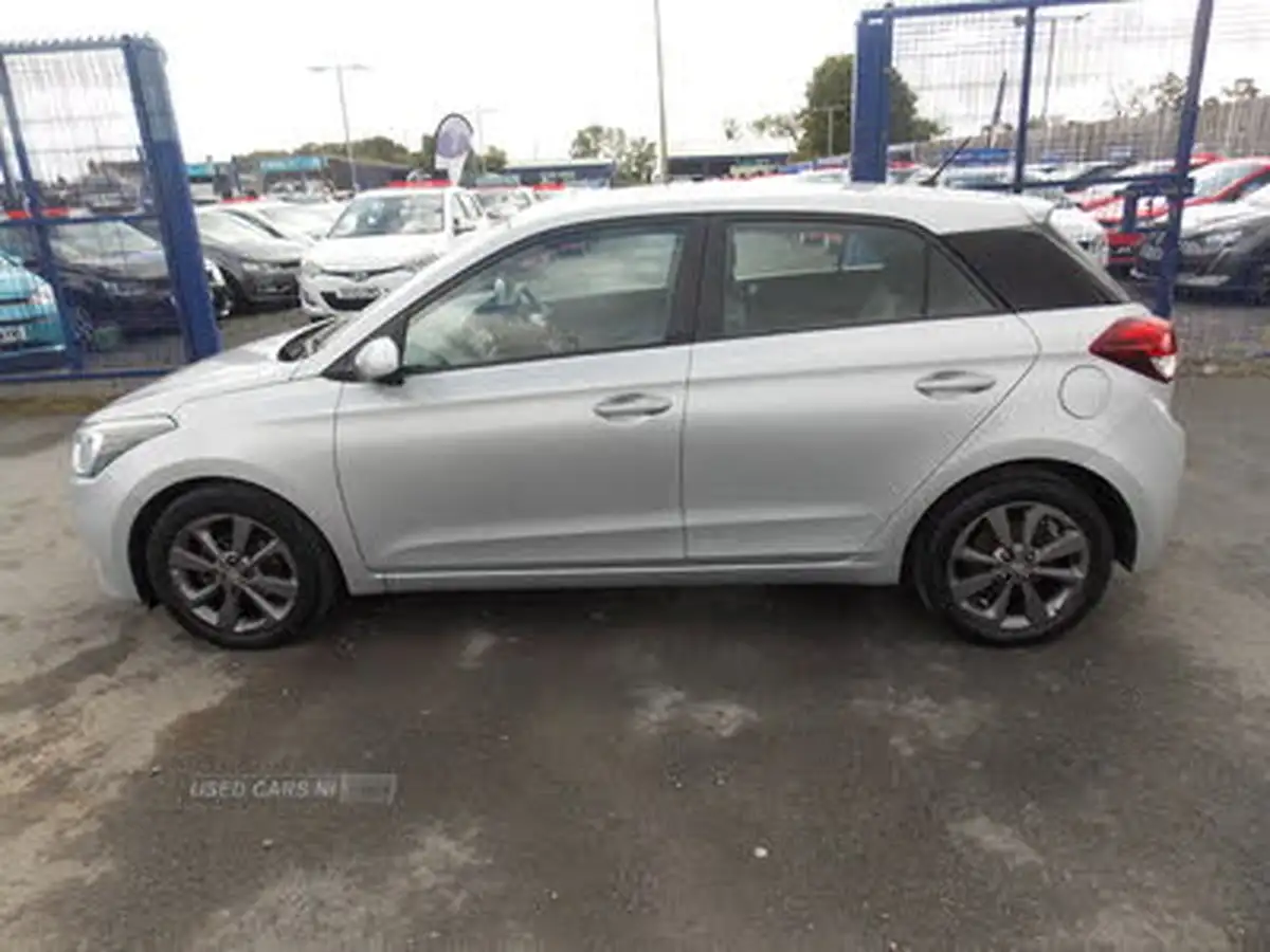 2015-hyundai-i20-14-se-big-3