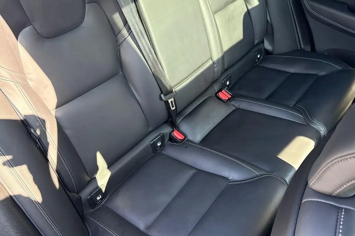 2024-volvo-xc60-20-t8-ultra-black-edition-big-23