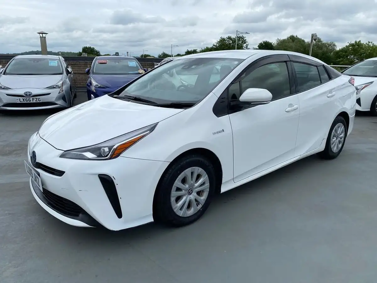 2019-toyota-prius-big-12