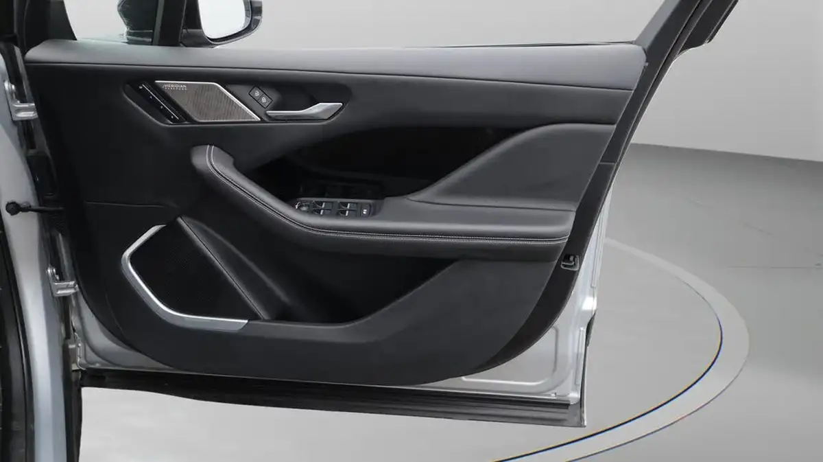 2022-jaguar-i-pace-ev400-hse-black-big-15