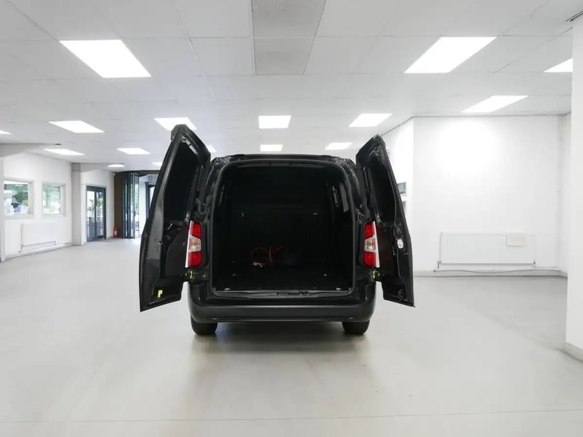 2022-toyota-proace-city-e-icon-l2-big-28