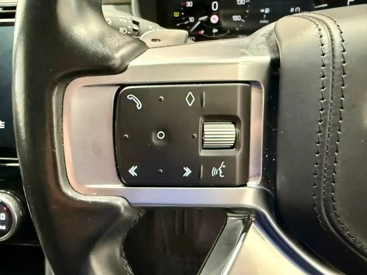 2022-land-rover-discovery-30-d300-metropolitan-edition-big-12