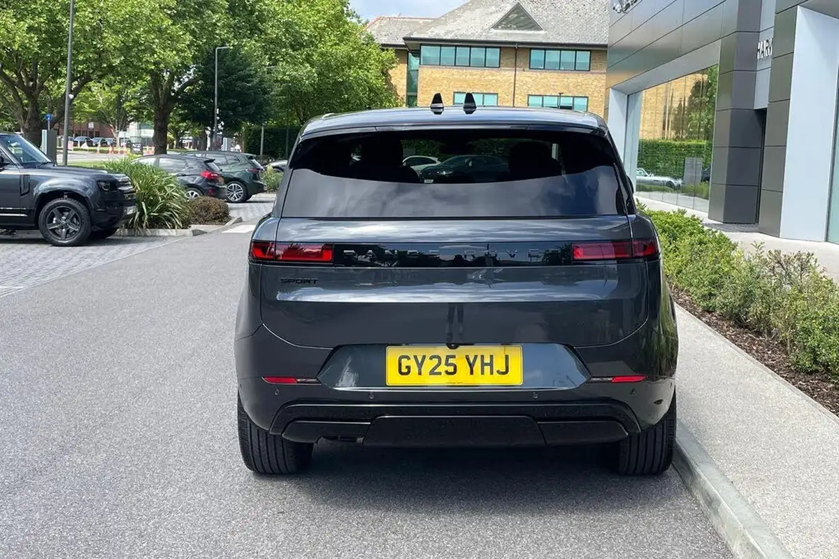 2025-land-rover-range-rover-sport-30-d250-edition-big-9