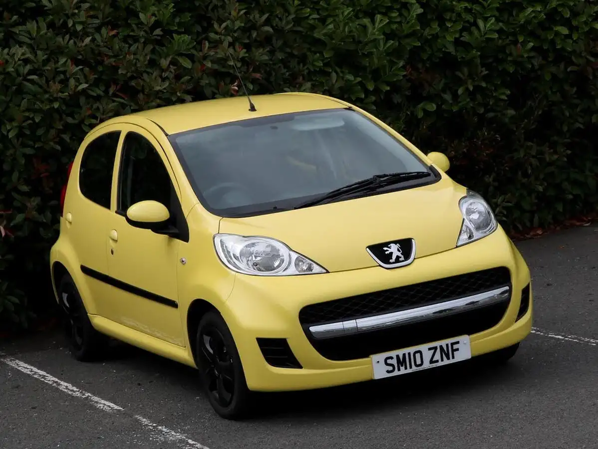 2010-peugeot-107-10-urban-5d-2-tronic-big-3