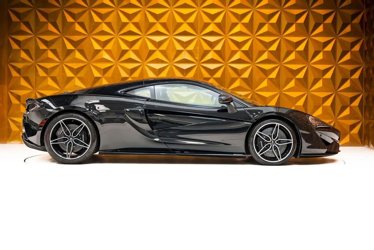2018-mclaren-570gt-38-big-8