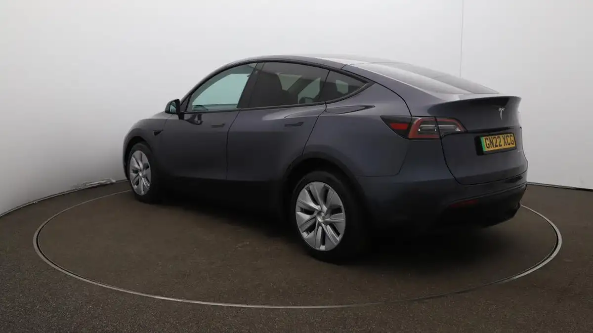 2022-tesla-model-y-e-long-range-big-63