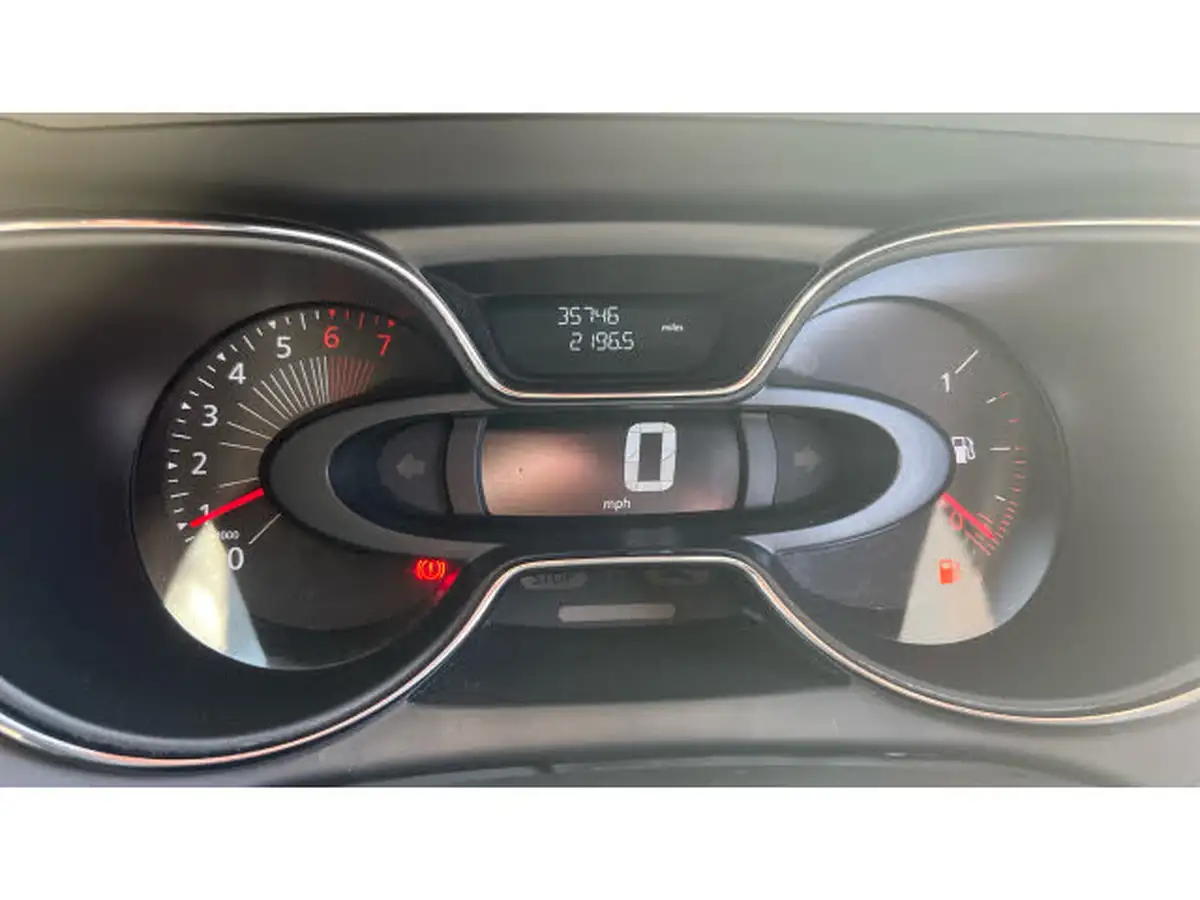 2017-renault-captur-09-signature-nav-big-17