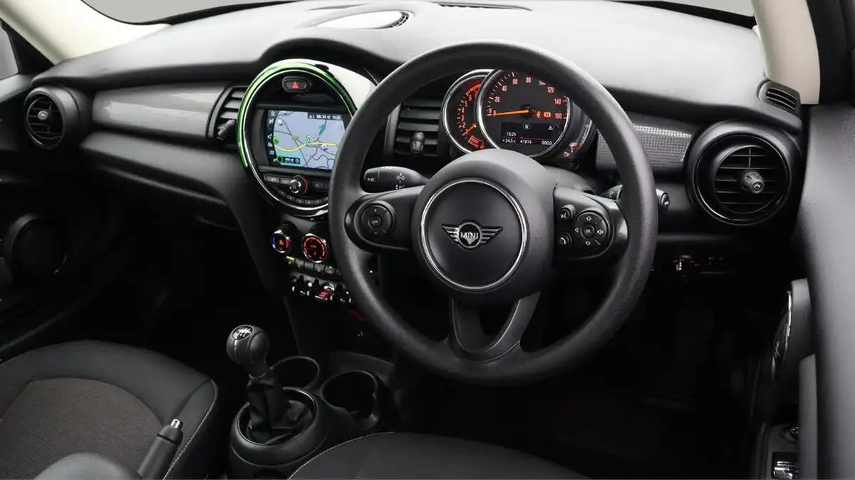 2020-mini-cooper-15-cooper-classic-nav-hatchback-3d-big-9