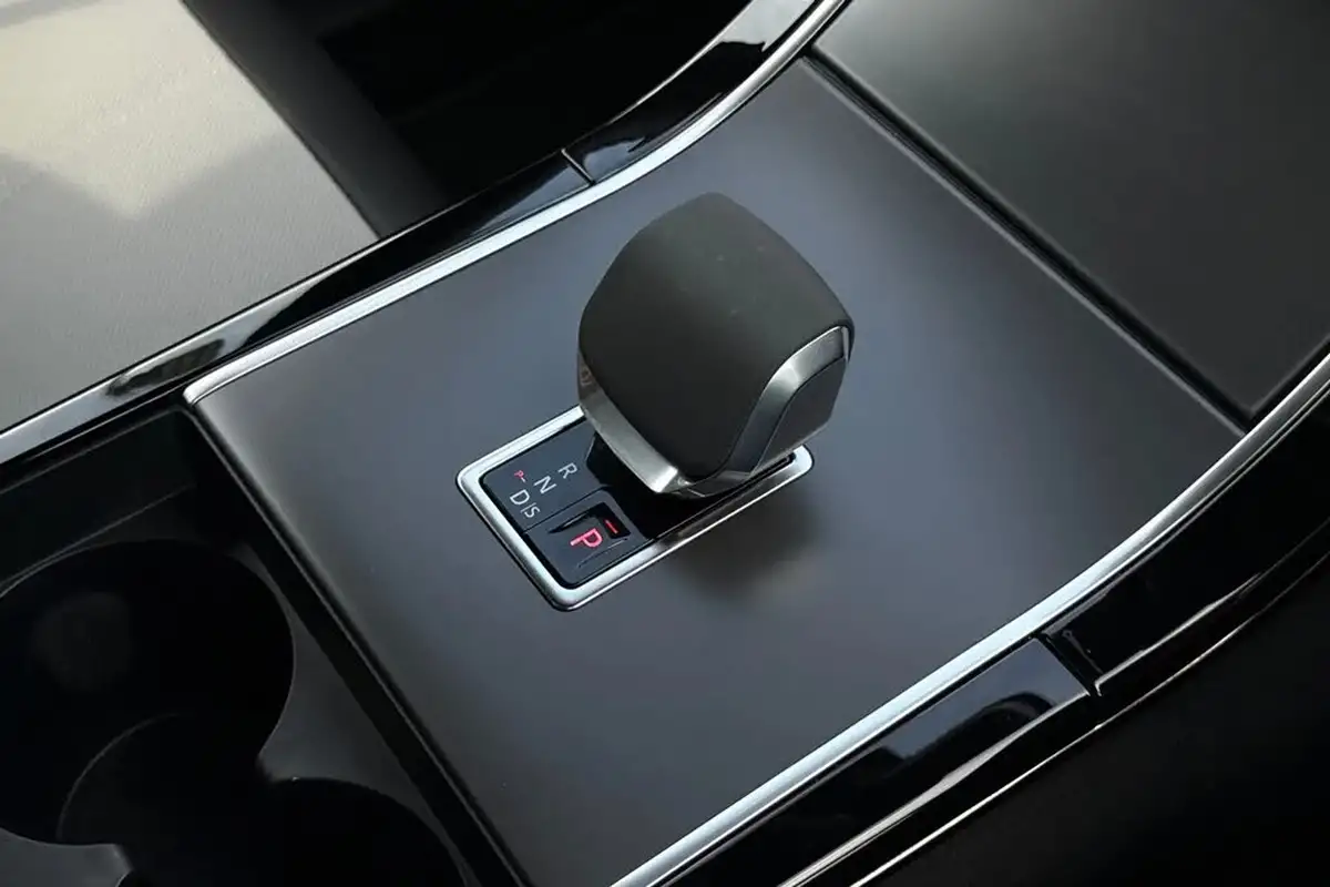 2023-land-rover-range-rover-velar-20-d200-dynamic-se-big-13