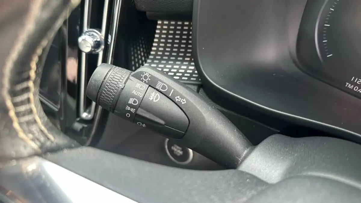 2020-volvo-xc40-20td-d4-r-design-big-33