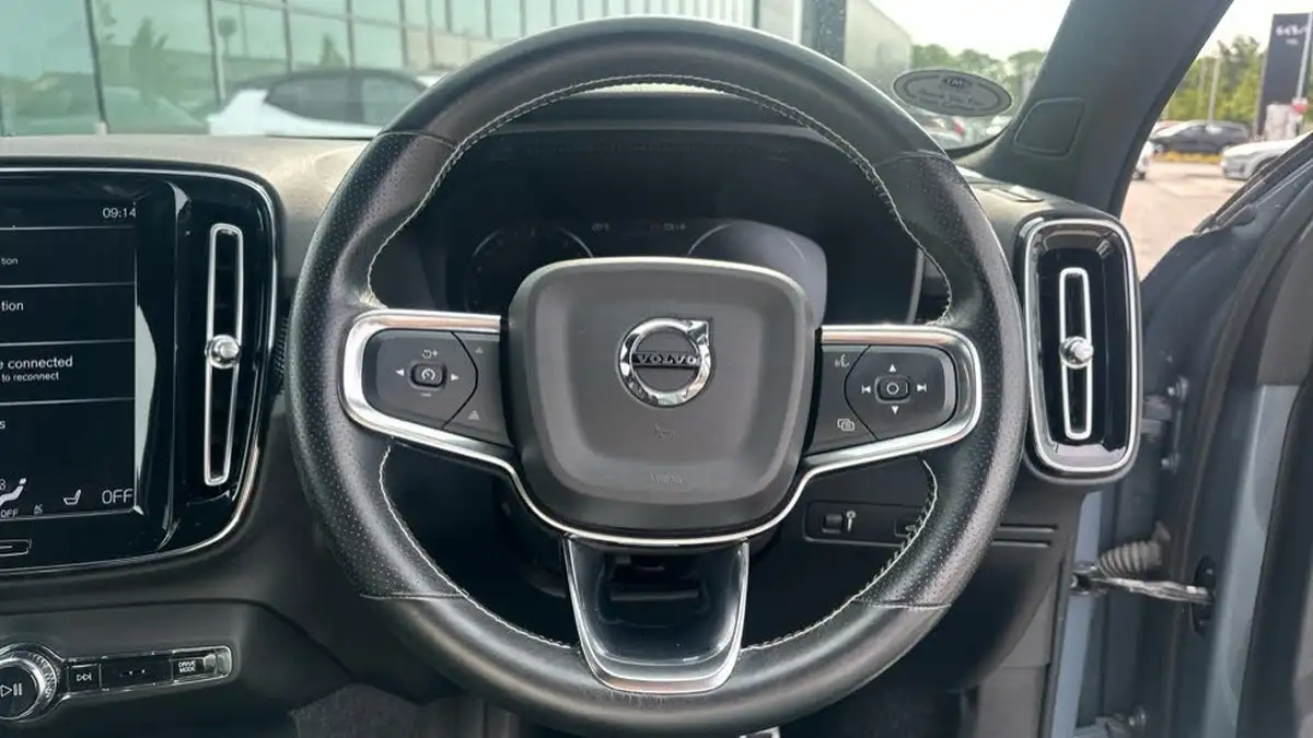 2020-volvo-xc40-20td-d4-r-design-big-9