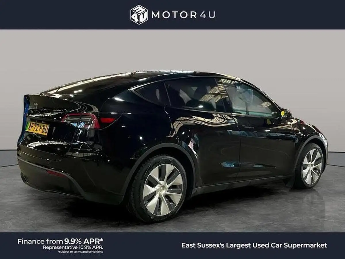 2022-tesla-model-y-e-long-range-big-6