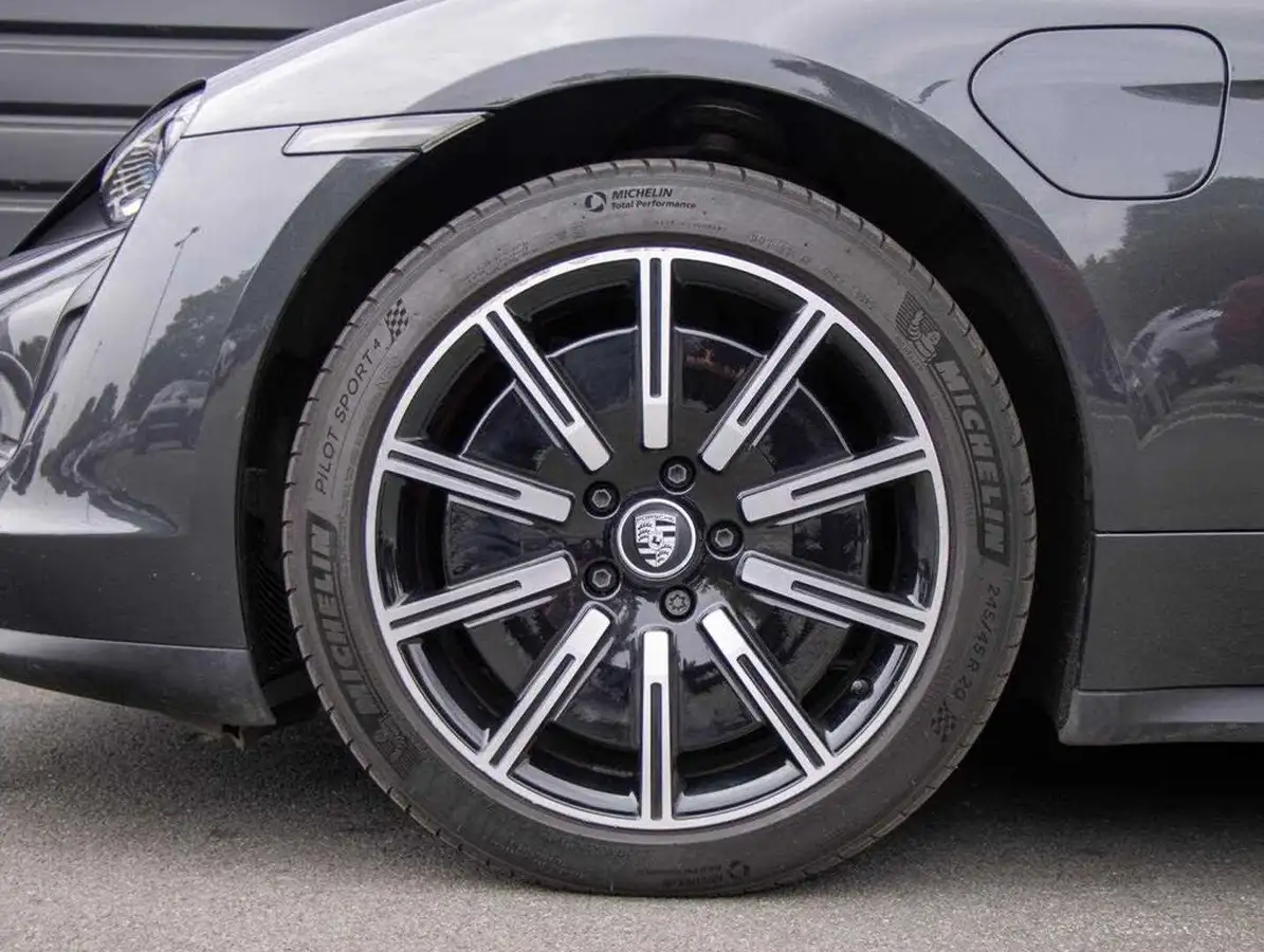 2023-porsche-taycan-e-4s-sport-turismo-571ps-performance-battery-plus-big-3