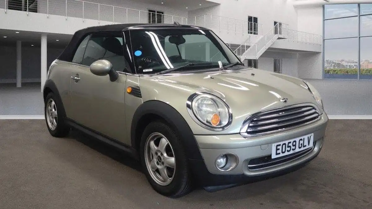 2009-mini-cooper-16-cooper-120bhp-convertible-2d-big-1