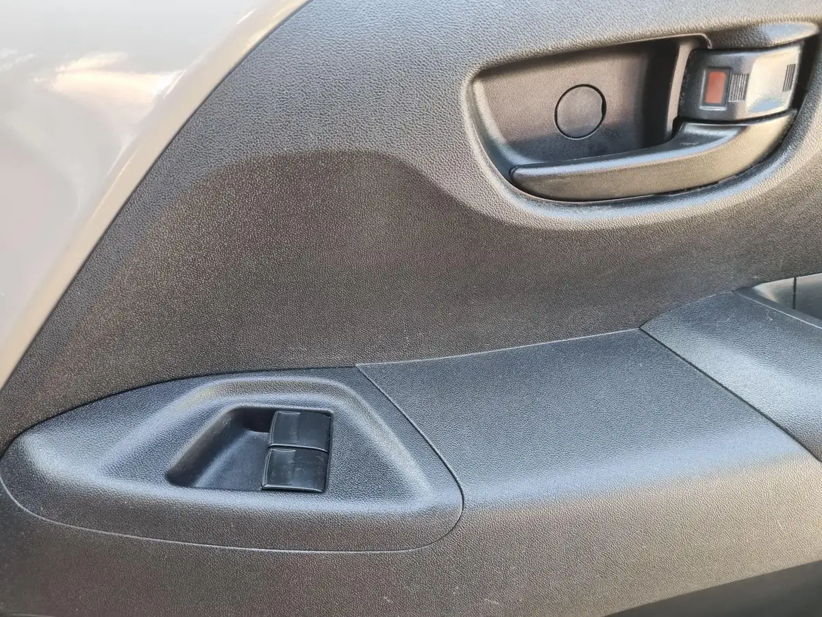 2015-citroen-c1-10-vti-feel-5d-big-18