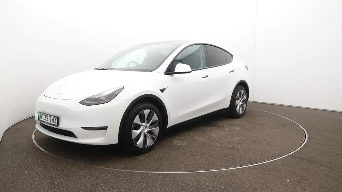 2022-tesla-model-y-e-long-range-big-71