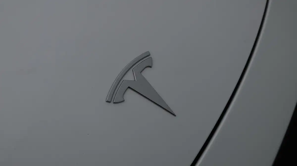 2022-tesla-model-y-e-long-range-big-23