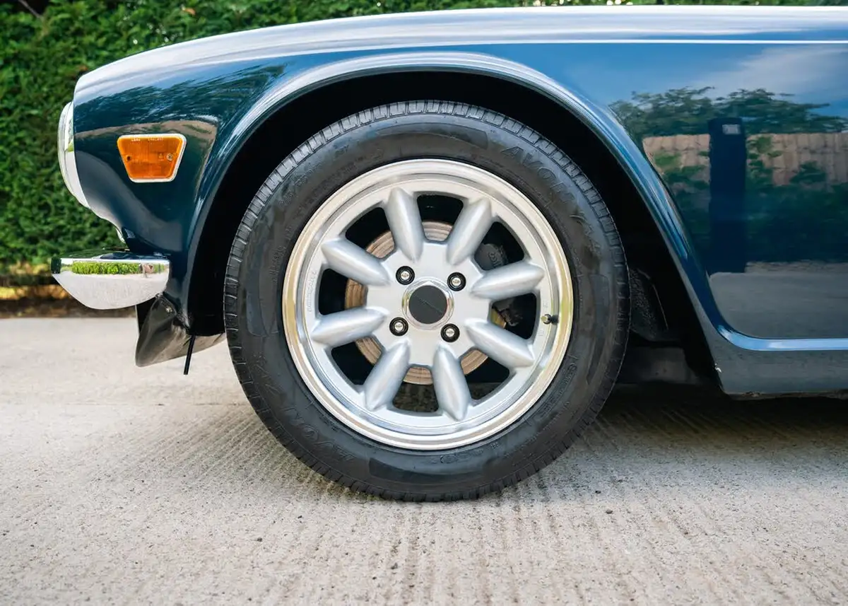 1973-triumph-tr6-roadster-rwd-big-38