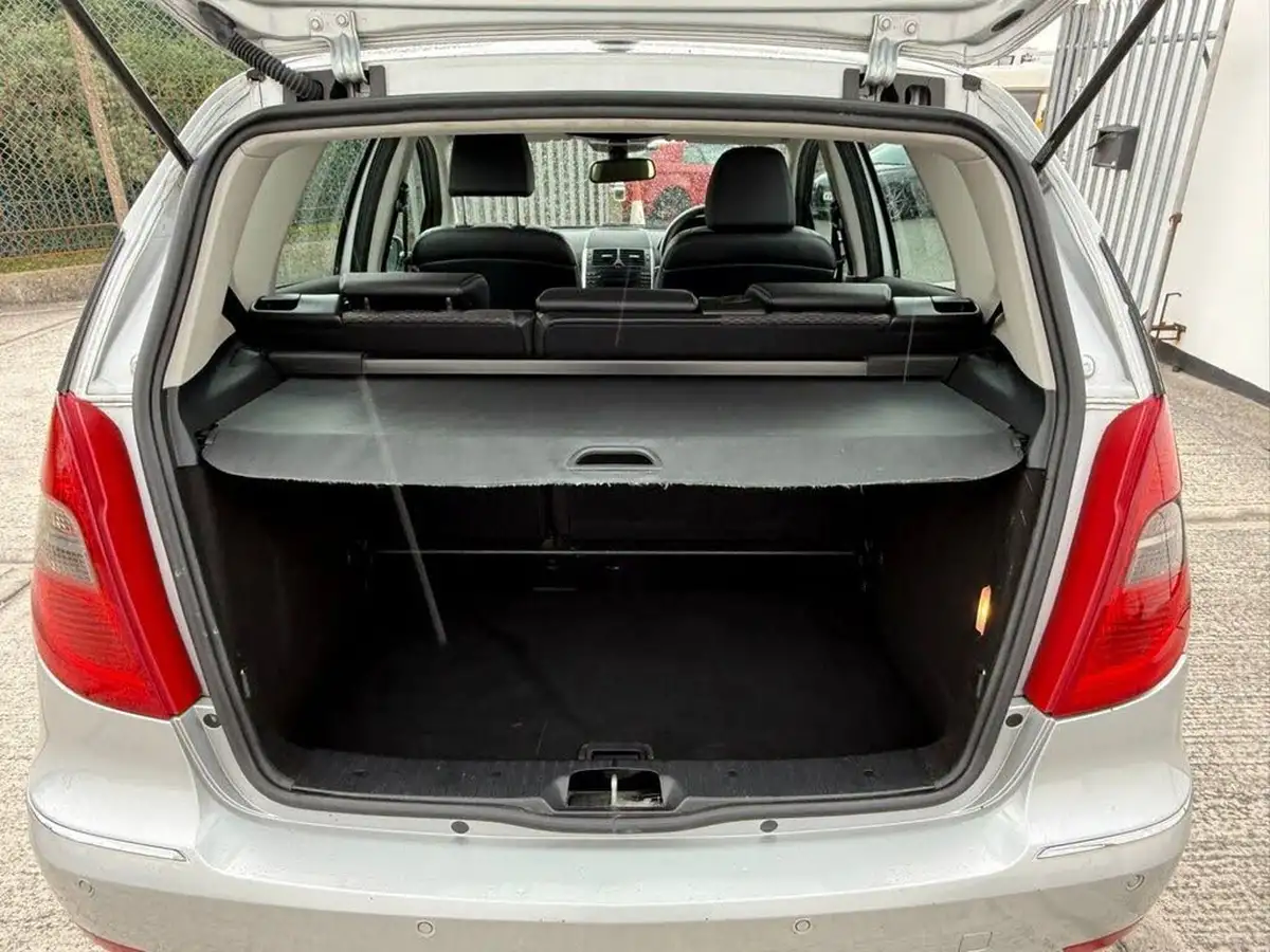 2012-mercedes-benz-a-class-20td-a180-avantgarde-se-cvt-big-4