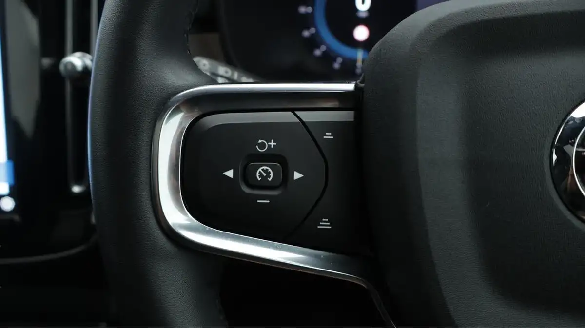 2022-volvo-c40-e-twin-recharge-pro-big-24