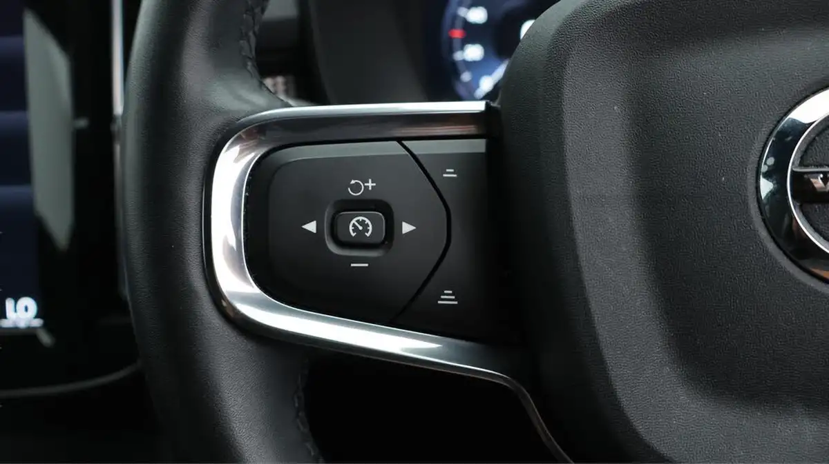 2021-volvo-xc40-15-t5-r-design-262bhp-big-22