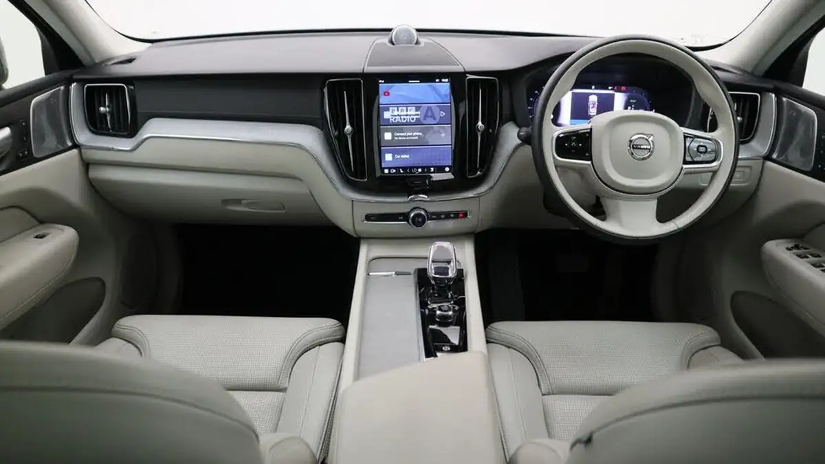2024-volvo-xc60-20-t8-ultimate-dark-big-9