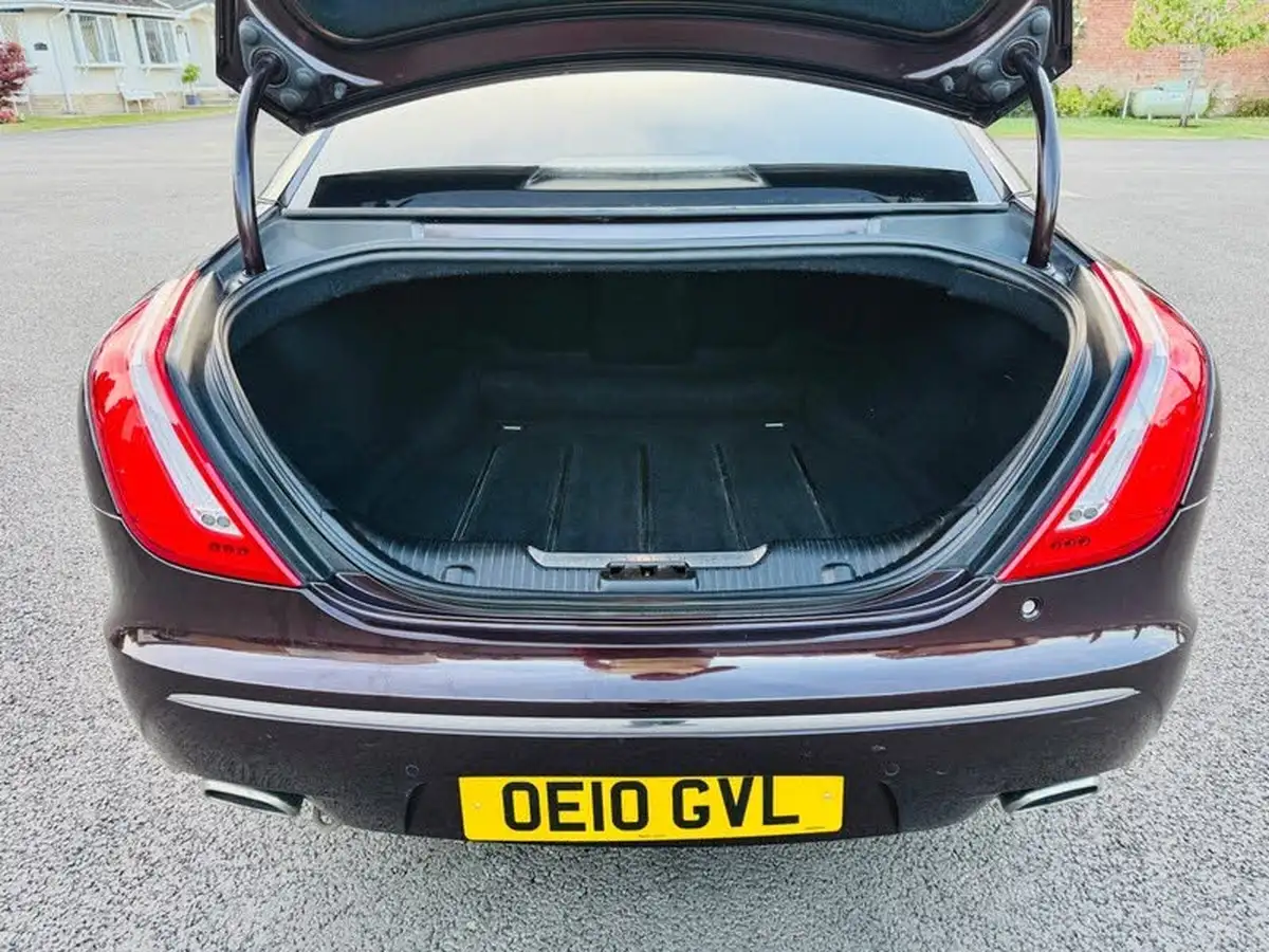 2010-jaguar-xj-series-30td-xj-portfolio-big-24