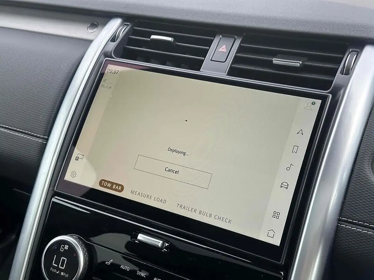 2023-land-rover-discovery-30-d300-dynamic-hse-big-36