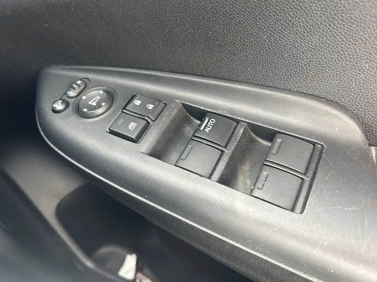 2018-honda-jazz-15-i-vtec-sport-cvt-big-23