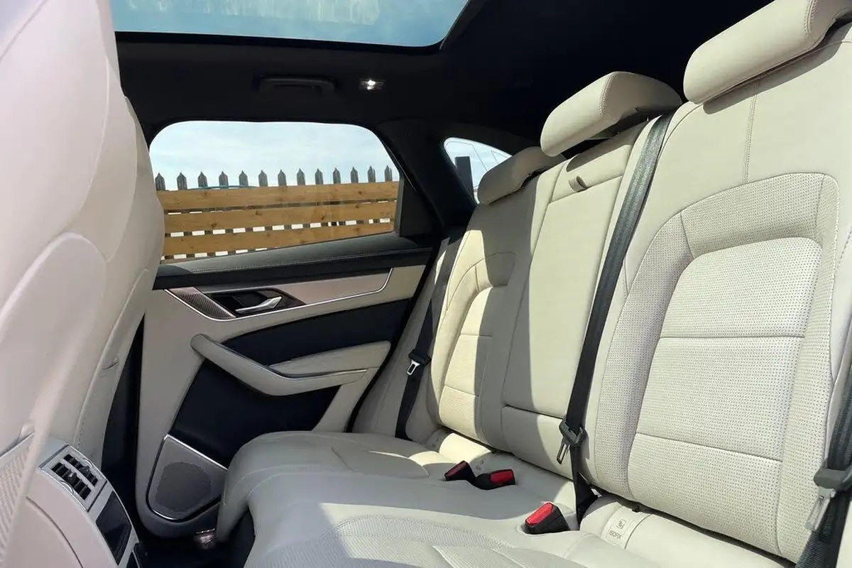 2023-jaguar-f-pace-20-d200-r-dynamic-se-black-big-31