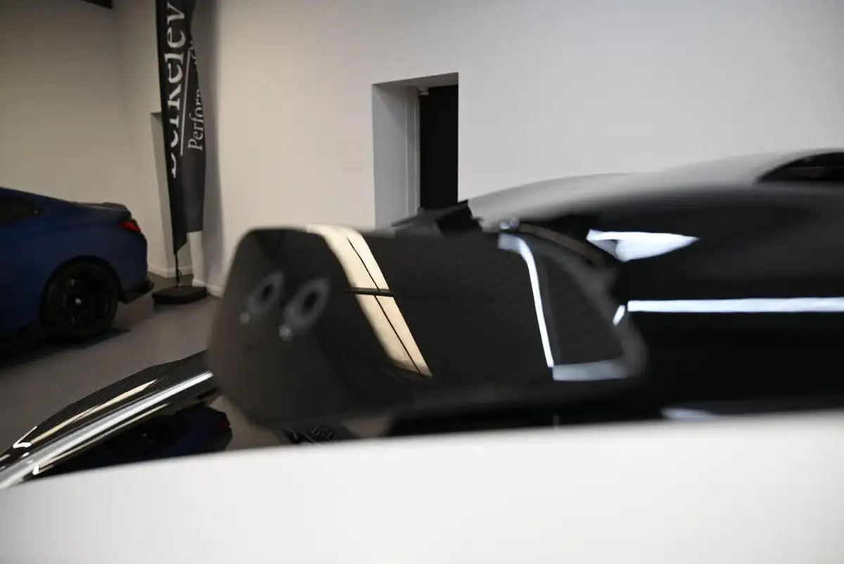2023-lamborghini-urus-40-no-trim-big-29