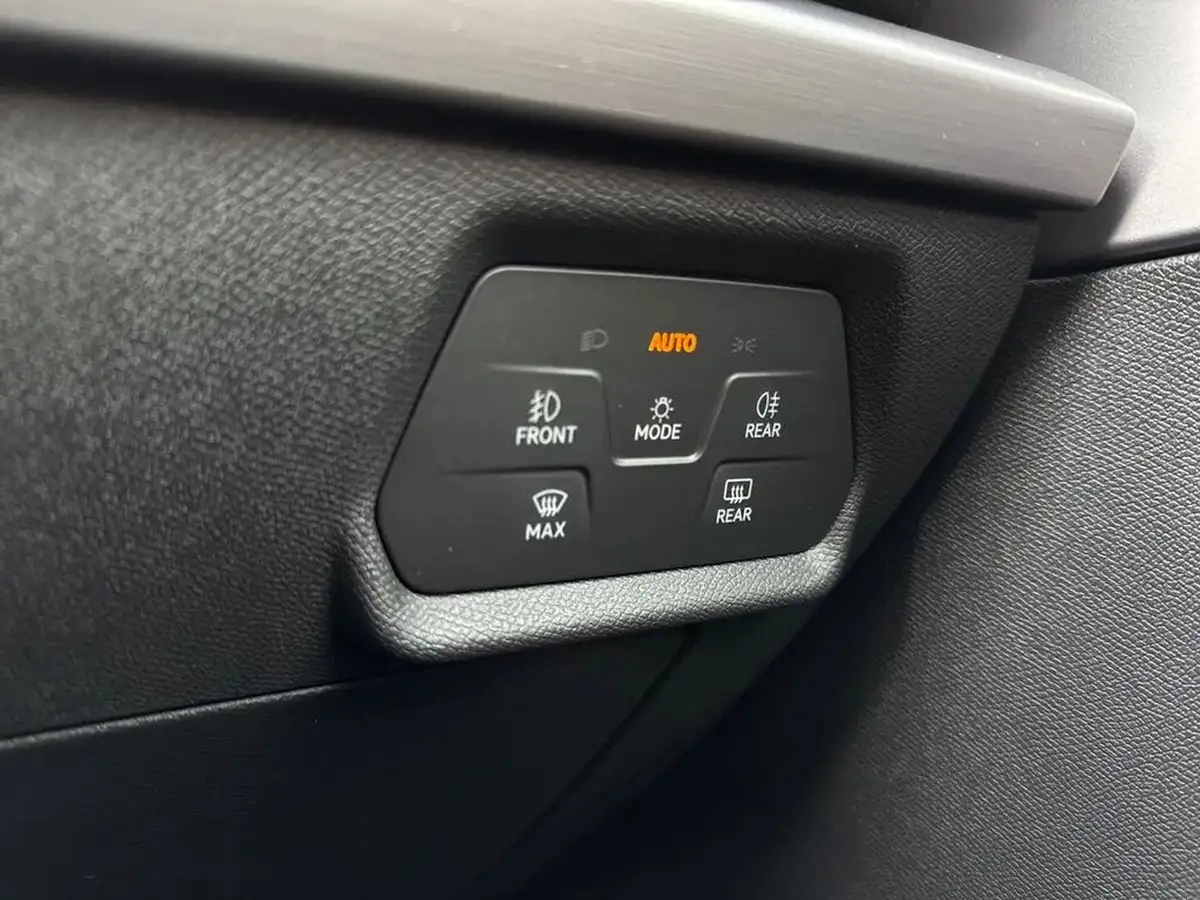 2024-seat-leon-big-45