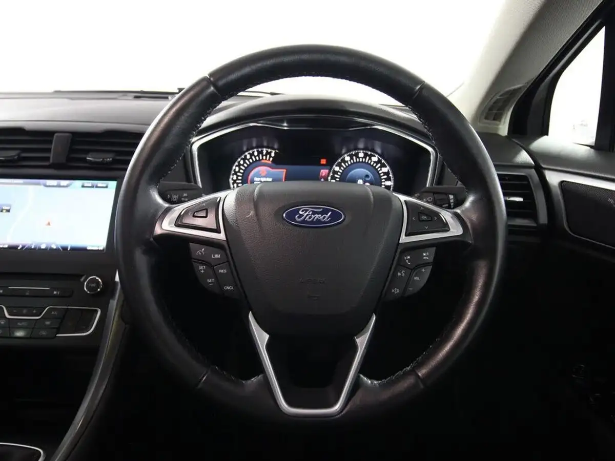 2015-ford-mondeo-15t-titanium-ss-hatchback-big-15