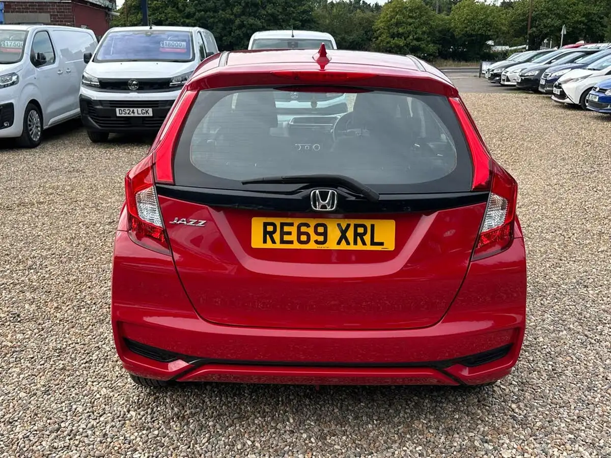 2019-honda-jazz-13-i-vtec-se-big-3