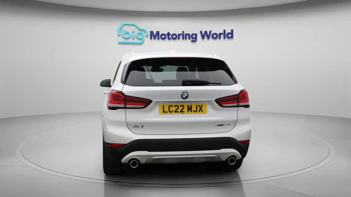 2022-bmw-x1-20-xdrive20i-xline-big-6